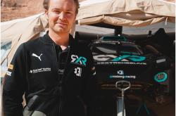 开云体育中国官网-索伯车队翻盘雷诺车队，拉塞尔统治全场的简单介绍