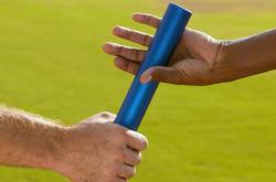 开云APP-赛道与球场，当F1年度争冠之夜遇见欧文的持续杀伤力