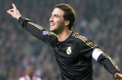 开云体育在线-西决生死战焦点战，灰熊险胜雄鹿，新生代力量改写联盟格局