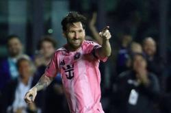 开云体育中国官网-瓦伦西亚横扫曼联，梅西完成帽子戏法的简单介绍