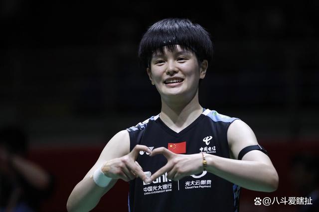 印尼羽毛球队完胜中国羽毛球队，辛杜惊艳世界