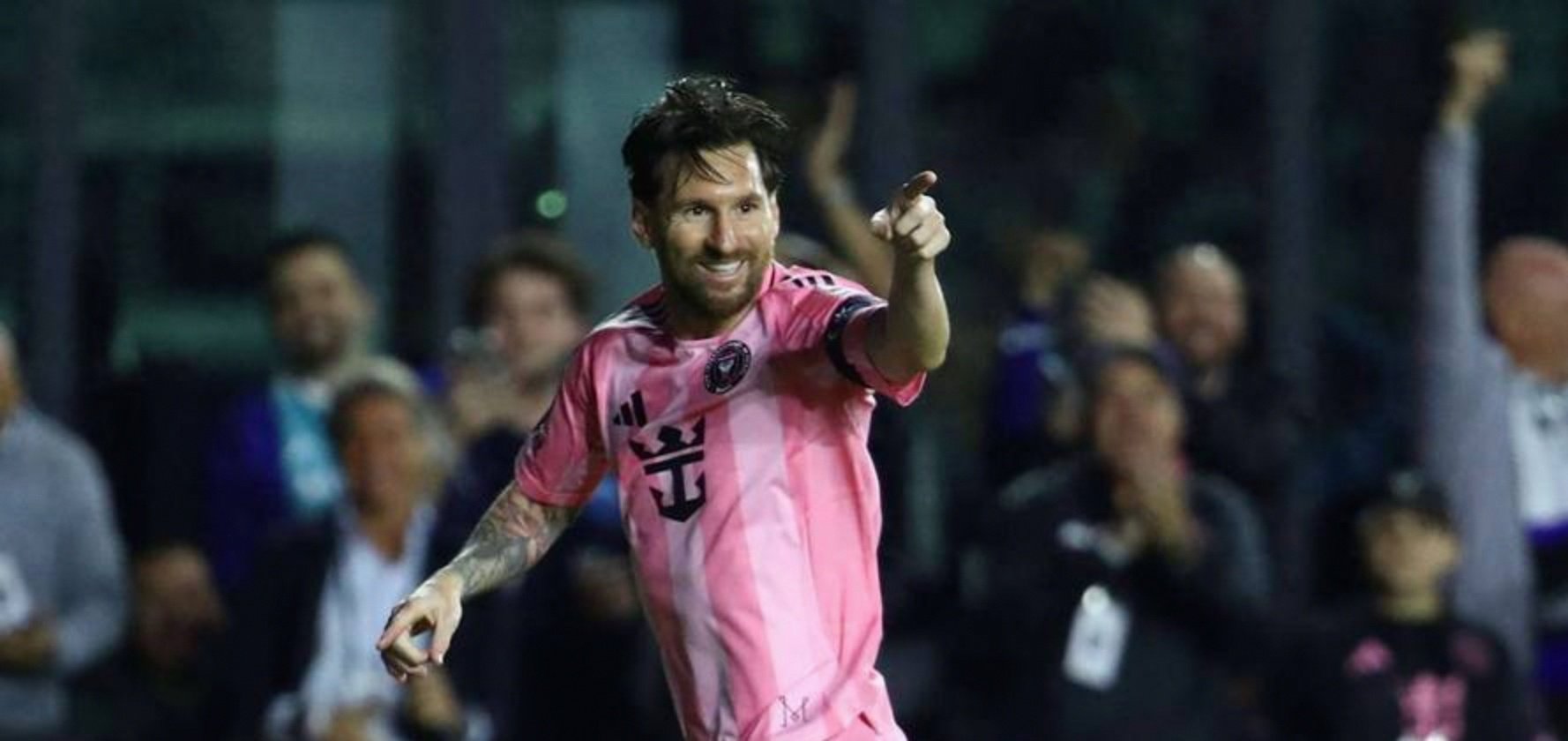 瓦伦西亚横扫曼联,梅西完成帽子戏法的简单介绍 瓦伦西亚横扫曼联,梅西完成帽子戏法的简单介绍