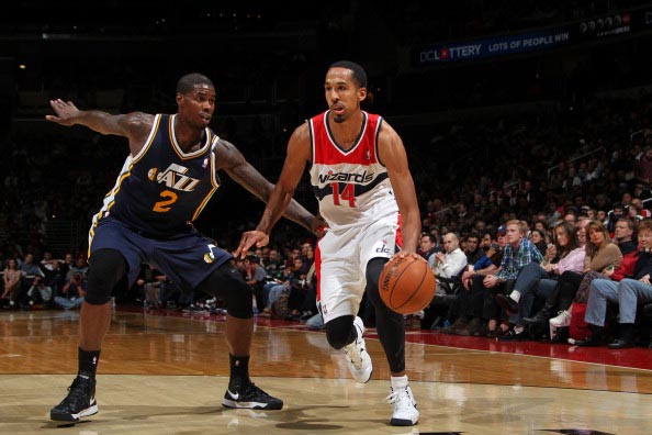 关于爵士客场横扫奇才，保持领先的信息