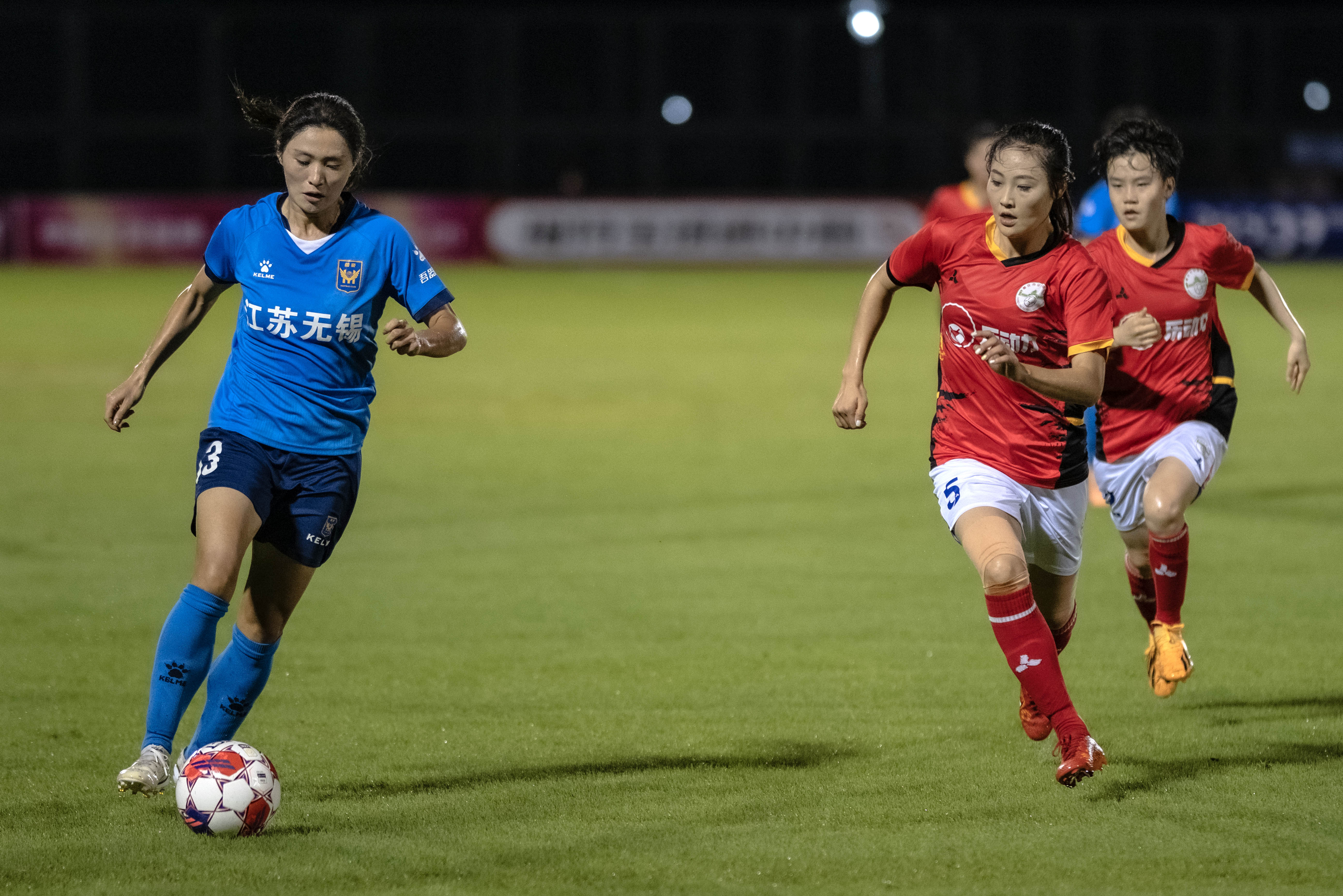 体育界轮不停歇：女足比赛掀起热潮的简单介绍