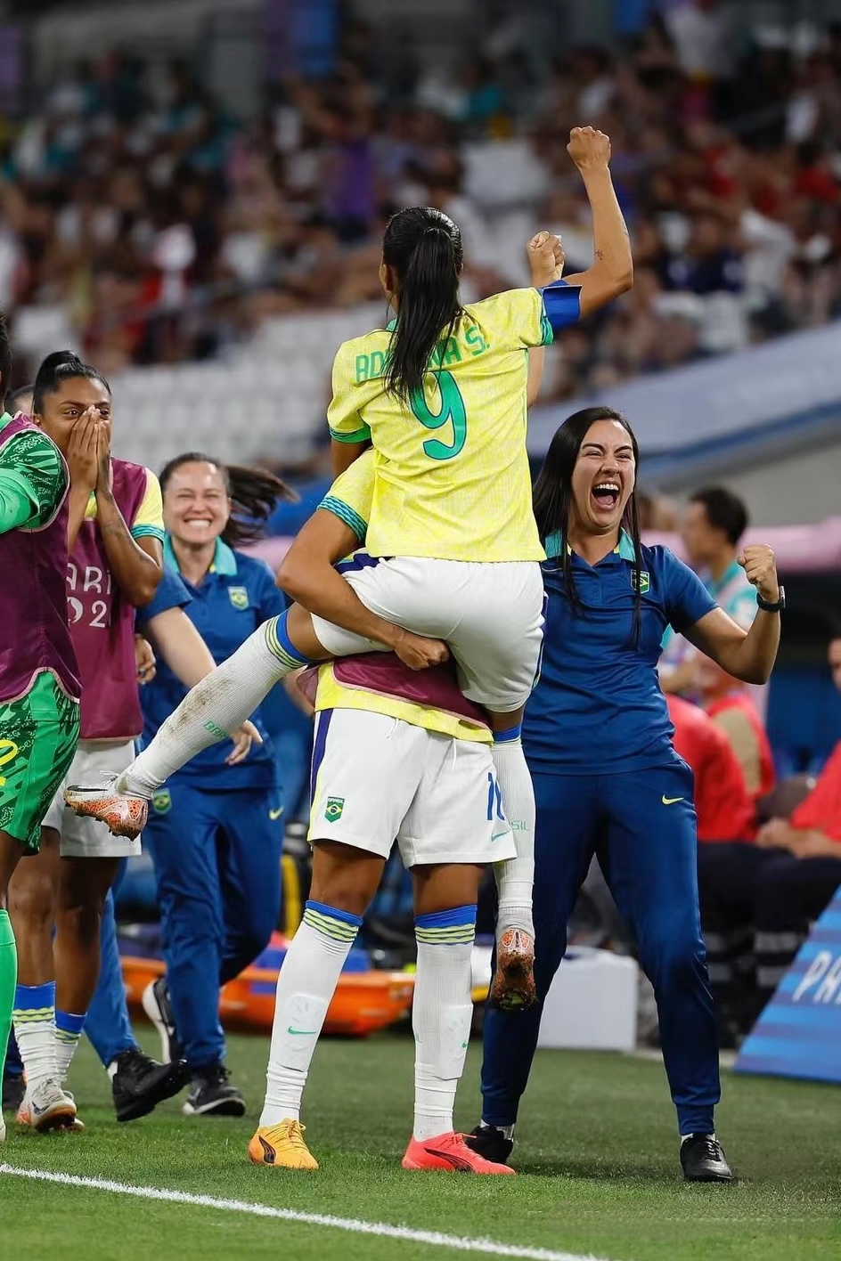 体育界轮不停歇：女足比赛掀起热潮的简单介绍