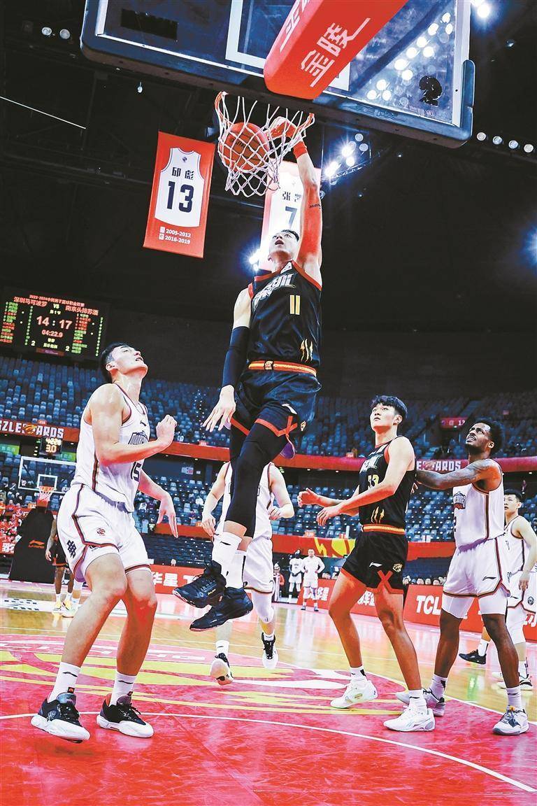 深圳队在比赛中大获全胜，气势如虹的简单介绍