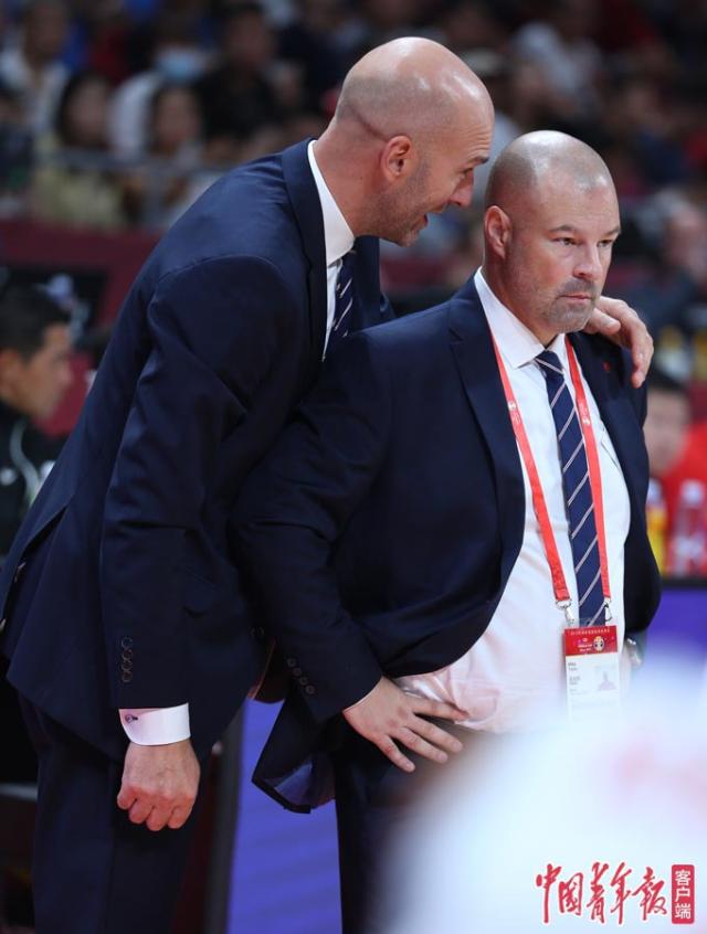 波兰男篮完胜马刺，麦科勒姆送出助攻