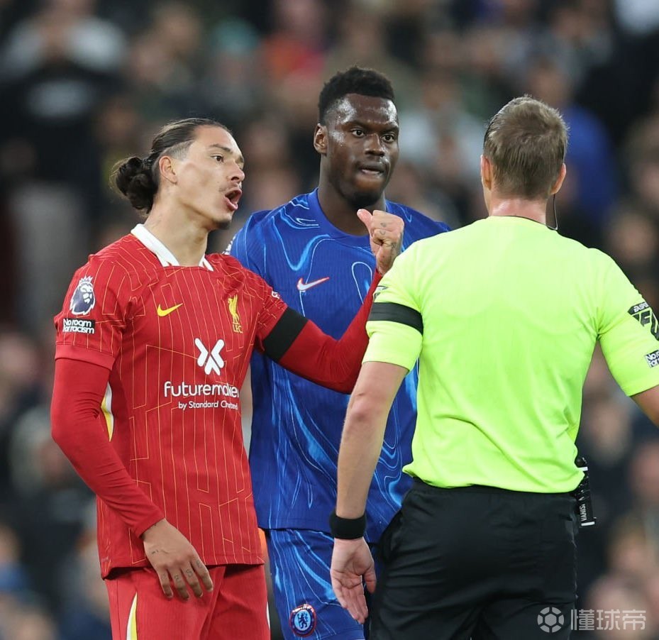 切尔西队主帅在两队对抗比赛中遭暂停