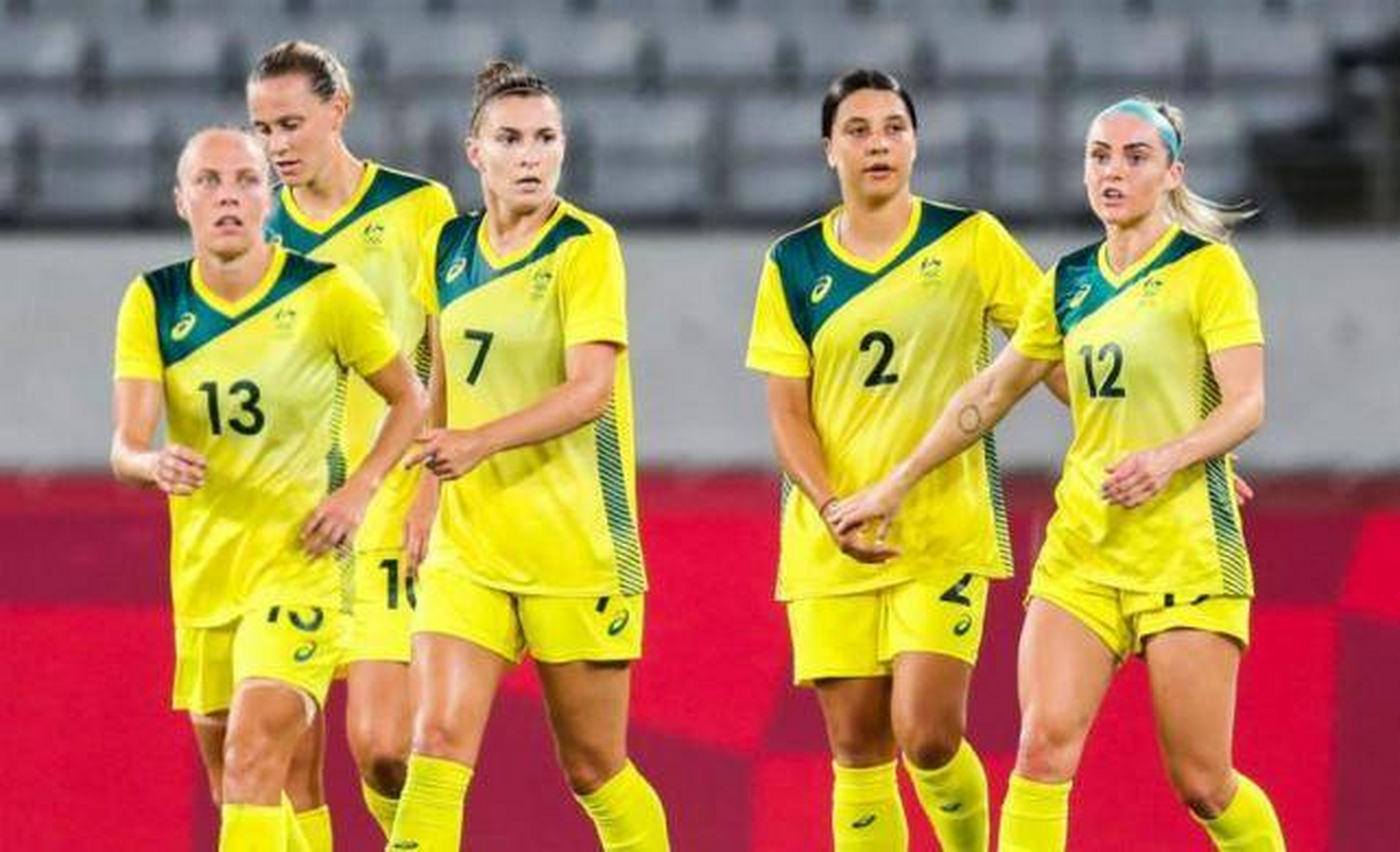 瑞典女足队员在国际比赛中实现逆转