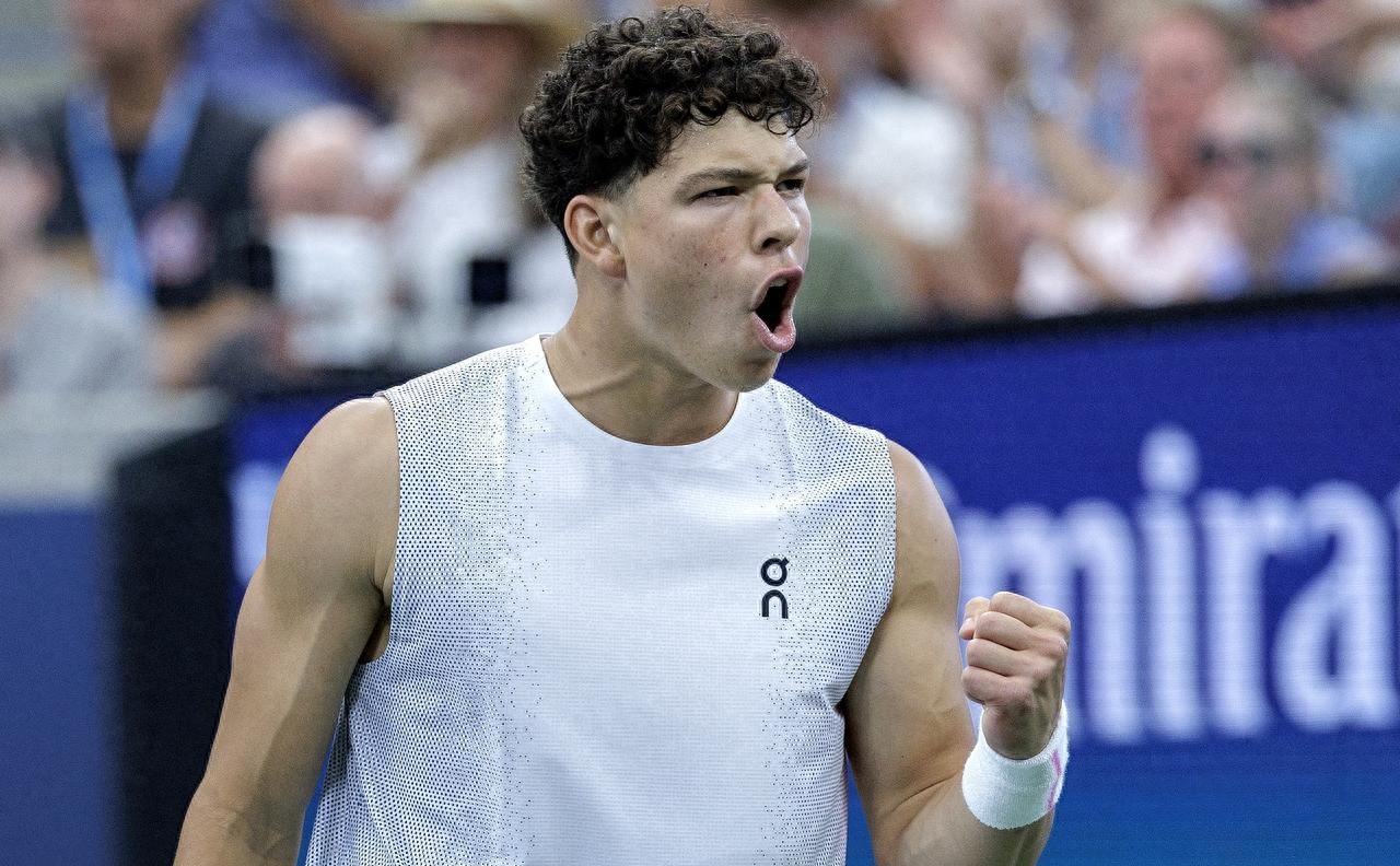 英国网球队碾压西班牙网球队,瓦林卡三分雨点燃全场的简单介绍 英国网球队碾压西班牙网球队,瓦林卡三分雨点燃全场的简单介绍