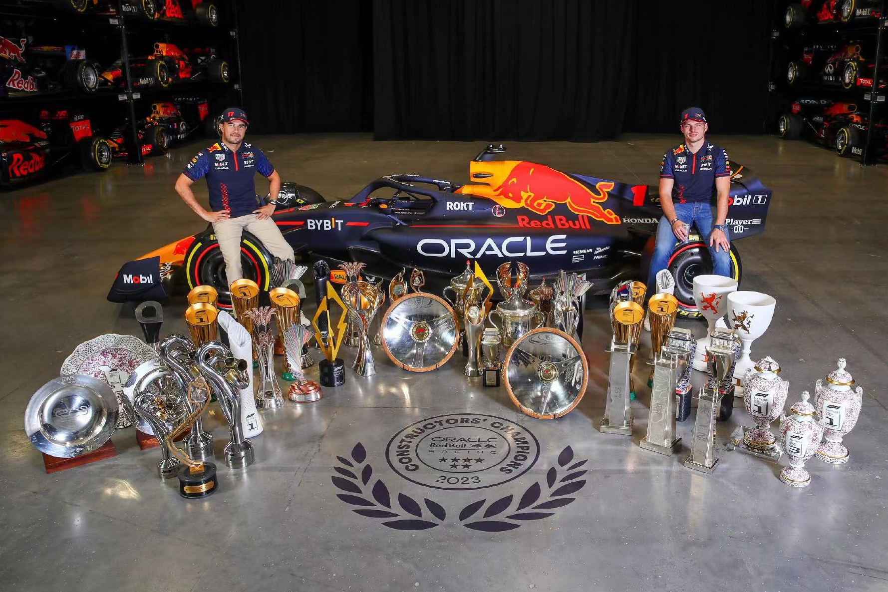 法拉利力克红牛车队，塞恩斯扛起全队的简单介绍