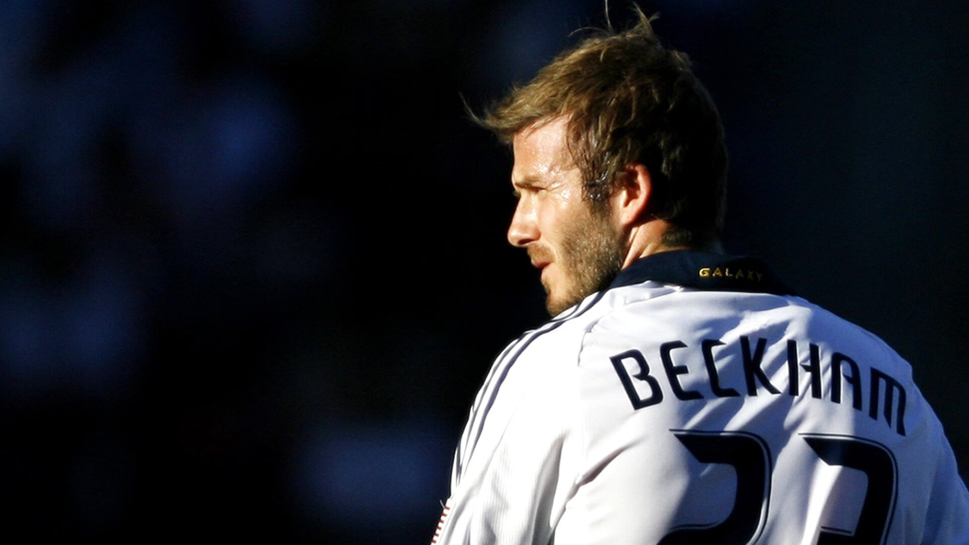 赛道与绿茵场的交响，当F1争冠之夜遇见凯恩式冠军表现